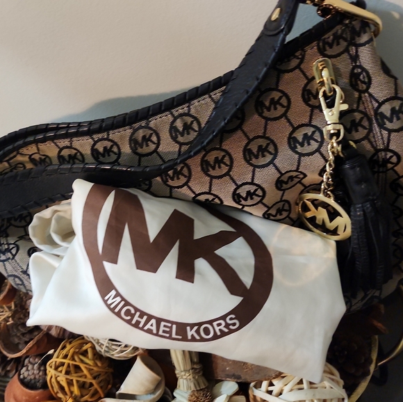 MICHAEL KORS PURSE with a signature monogram coach - Picture 2 of 7